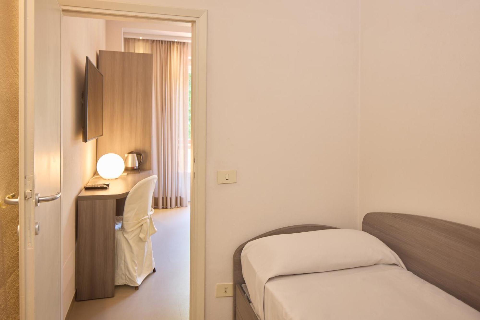 Hotel Crystal Marina di Pietrasanta Exteriör bild