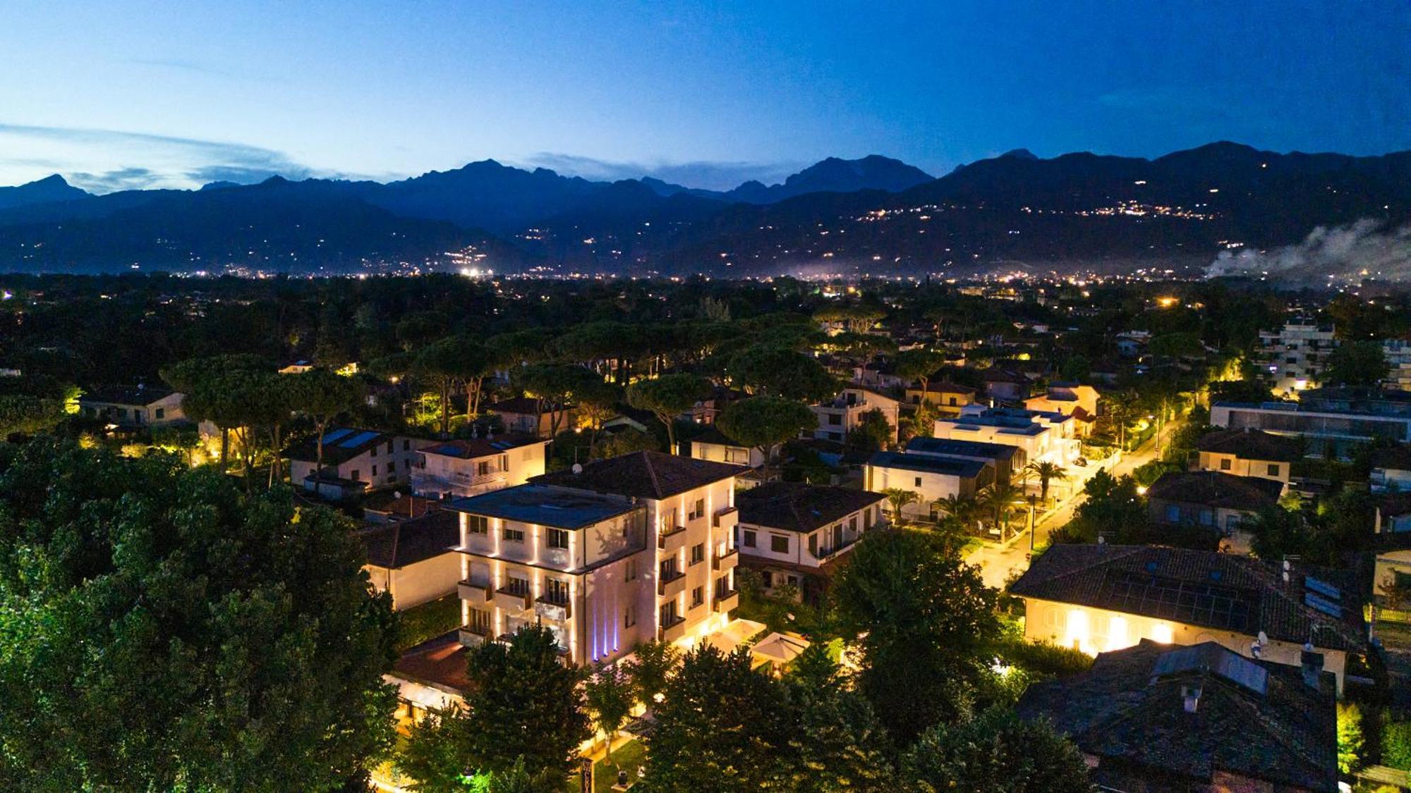 Hotel Crystal Marina di Pietrasanta Exteriör bild
