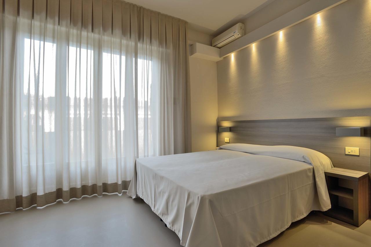 Hotel Crystal Marina di Pietrasanta Exteriör bild
