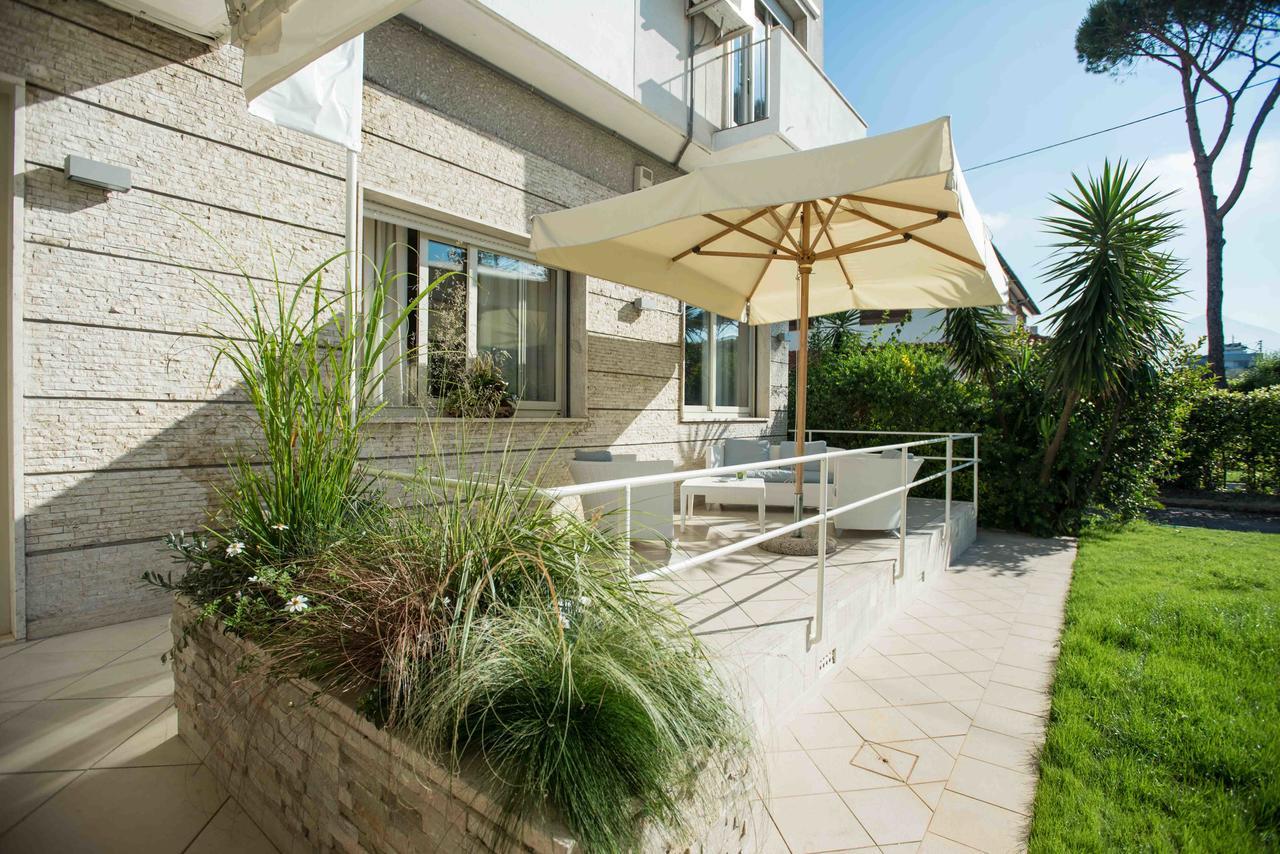 Hotel Crystal Marina di Pietrasanta Exteriör bild