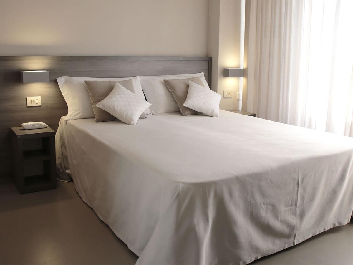 Hotel Crystal Marina di Pietrasanta Exteriör bild