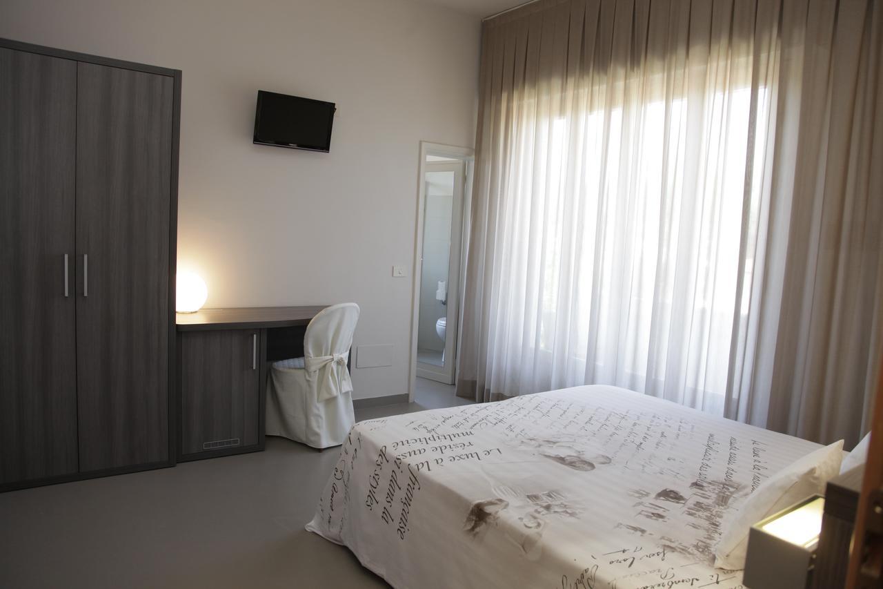 Hotel Crystal Marina di Pietrasanta Exteriör bild