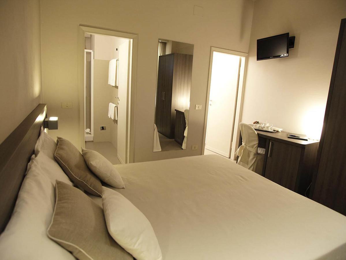 Hotel Crystal Marina di Pietrasanta Exteriör bild