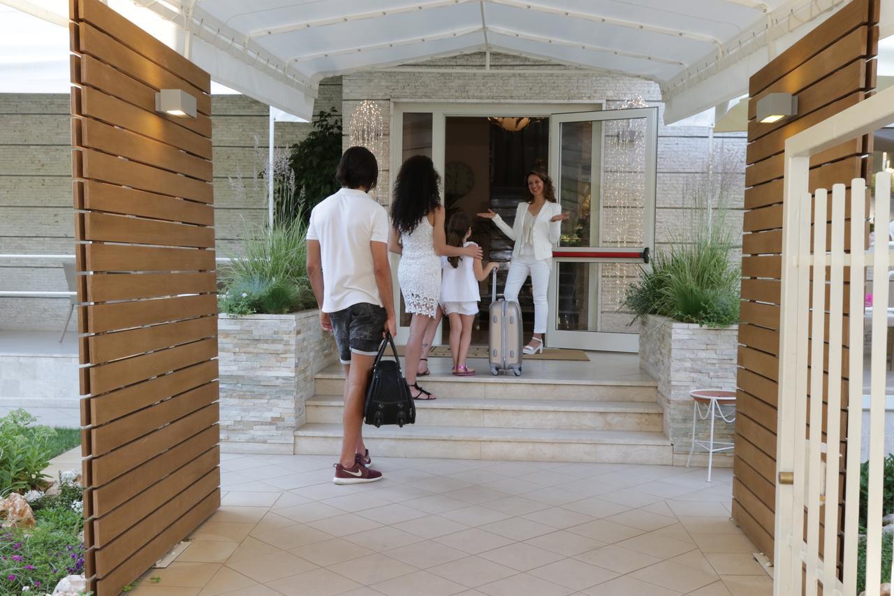 Hotel Crystal Marina di Pietrasanta Exteriör bild