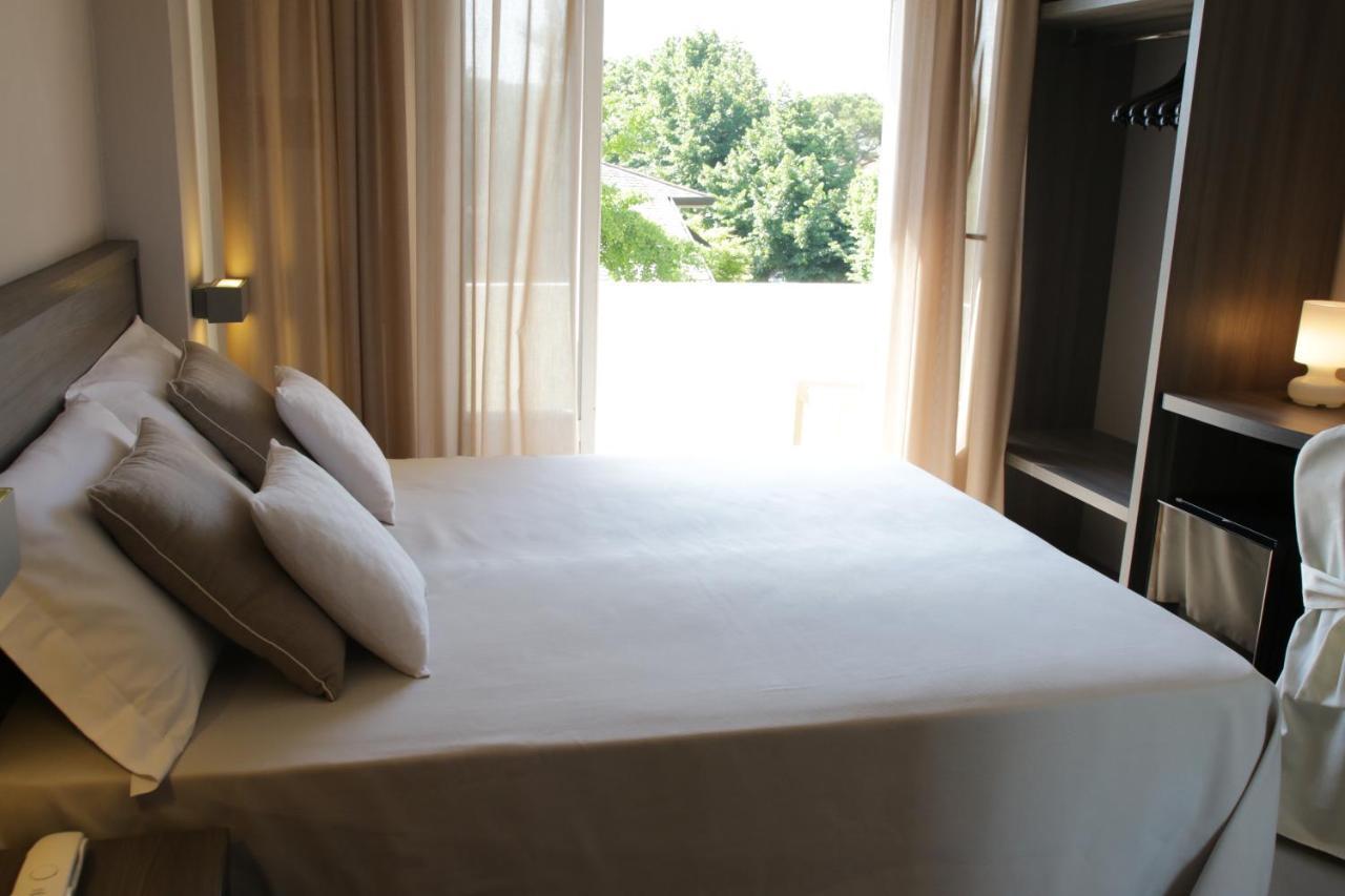 Hotel Crystal Marina di Pietrasanta Exteriör bild