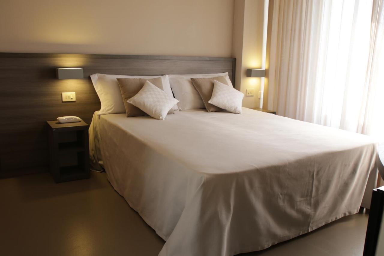 Hotel Crystal Marina di Pietrasanta Exteriör bild