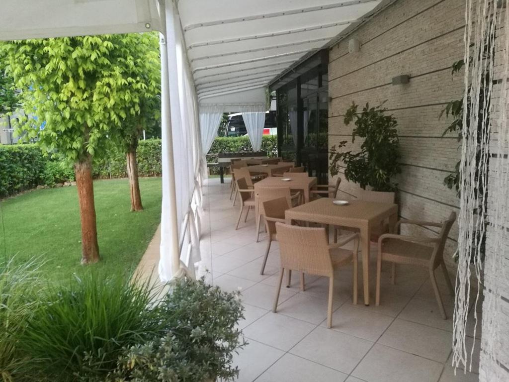 Hotel Crystal Marina di Pietrasanta Exteriör bild
