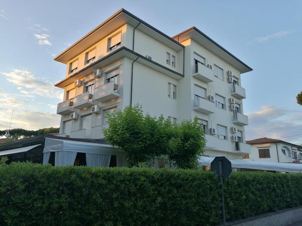 Hotel Crystal Marina di Pietrasanta Exteriör bild